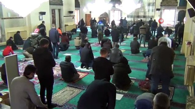 Yılın ilk cuma namazında camiler doldu taştı