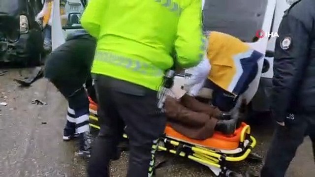 Polis uygulama noktasında faciadan dönüldü...Kısıtlamada zincirleme kaza: 2 yaralı