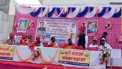 सवाईमाधोपुर आलनपुर स्थित छात्रावास में कार्यक्रम को संबोधित करते वक्ता व मंचासीन अतिथि।