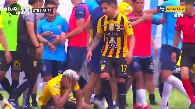 Bolivya'da şampiyonluk maçında kavga çıktı! Taraftar sahaya indi