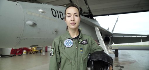 NASA ASTRONAUT MEETS FIGHTER JET PILOT