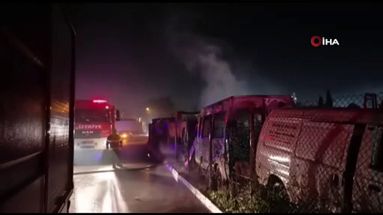 Hurda minibüs alevlere teslim oldu