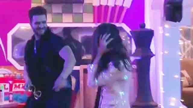 BB14: Aly Goni ने Jasmin के साथ किया romantic dance, देखते रह गए सभी | FilmiBeat