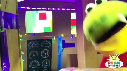 Ryan plays with Giant Castle Box Fort DIY Cardboard and more!!!