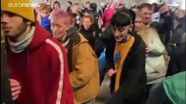 Mais restrições para poucas vacinas. Países agravam medidas sanitárias contra covid-19