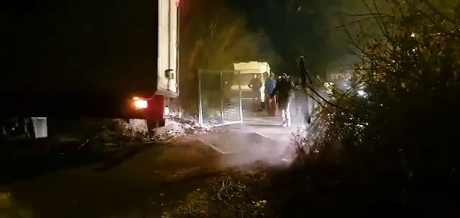 Les teufeurs de la rave party de Lieuron fuient par des chemins pour échapper aux contrôles