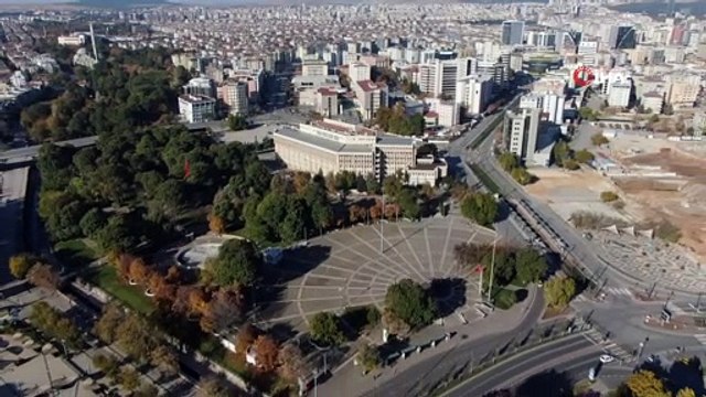 Binlerce insanın adım attığı sokaklarda kısıtlama sessizliği