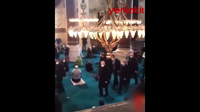 Erdoğan'ın namaza geldiğini gören cemaat Ayasofya'dan dünyayı böyle titretti