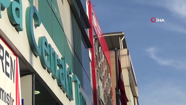 İzmir'de doktora taşlı saldırı: Maske uyarısı yapan doktorun kafasını yardı