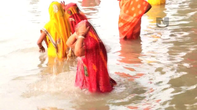 Devotees celebrate Chhath Puja in Kolkata I छठ पूजा कोलकाता I ছট পূজা কলকাতা