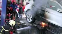 Tırda yüklü lüks araçları vatandaşlar yanmaktan kurtardı