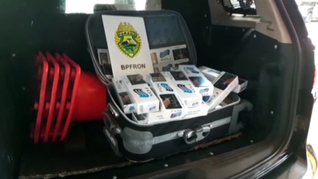 Durante abordagem em ônibus, Choque e BPFron apreendem mala carregada de cigarros contrabandeados