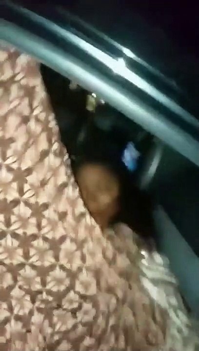 Elle surprend sa bonne en balade avec son mari, le 31 décembre