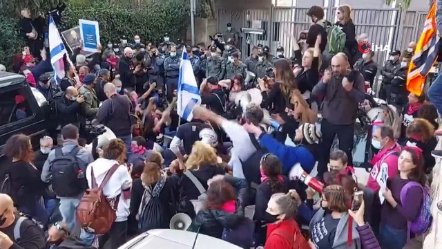- İsrail Başbakanı Netanyahu Kudüs'teki konutu önünde protesto edildi: 8 gözaltı