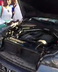 Sa voiture en panne au milieu de la Route, Un fan se moque de SIDY DIOP