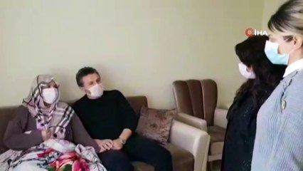 9 Yıldır Yürüyemeyen Hasta Eşine Hayatını Adadı