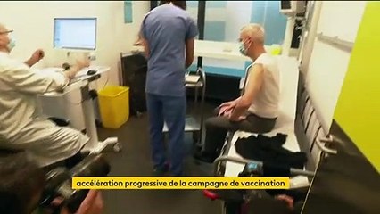 Vaccin contre le coronavirus : à Paris, des soignants de l'AP-HP montrent l'exemple