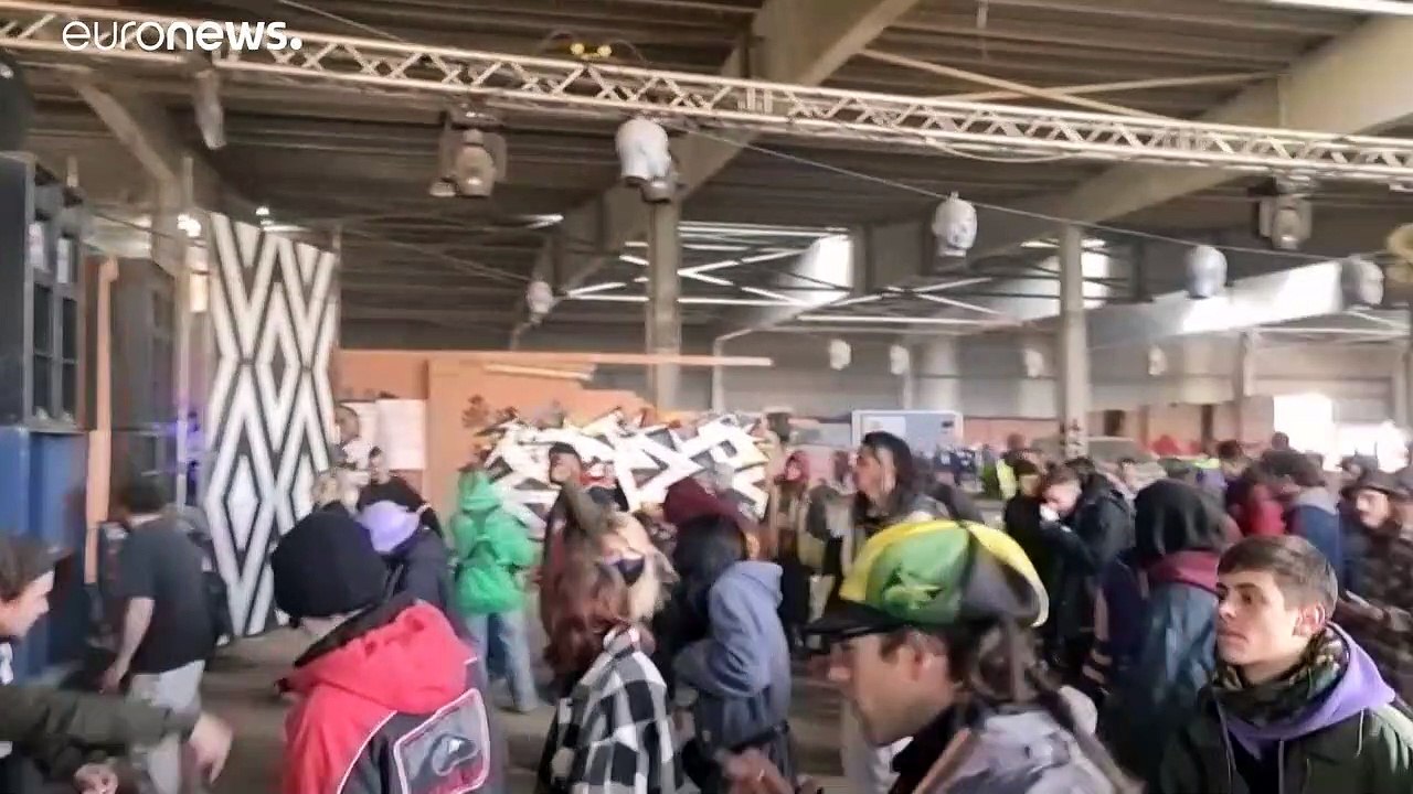 Spanische Polizei löst Rave-Party bei Barcelona auf