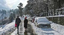 Heavy Snowfall in Jammu Kashmir, highway halted