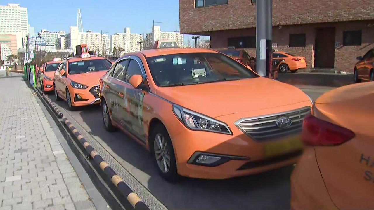 [단독] 서울 강남 택시 회사 잇따라 확진...'영업 중단' 조치 / YTN
