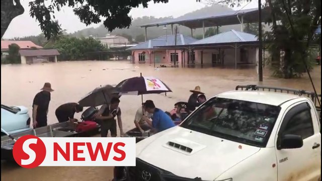 Pahang floods: Several roads closed, number of victims continues to rise