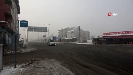 Çatılarda Buz Sarkıtları Oluştu, Vatandaşlar Araçlarına Battaniye Örttü
