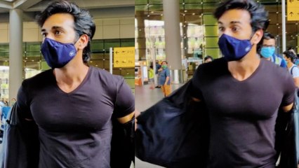 Bollywood actor Pulkit Samrat Spotted at Airport | FilmiBeat