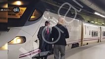 Estas son las fotos del ministro Salvador Illa haciendo campaña sin mascarilla en la estación de Sants