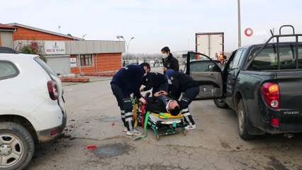 Arızaya giden SEDAŞ ekibi ile ticari taksi çarpıştı: 5 yaralı