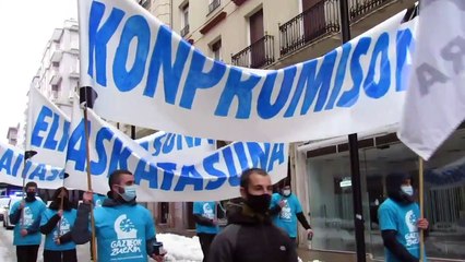 Los cachorros de Otegi enaltecen a los presos de ETA en la calle y aplauden los acercamientos de Sánchez