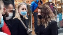 Turistlerin İstiklal Caddesi'nin orta yerinde yaptıkları 'pes' dedirtti: Sigara içen maskesiz turist grubuna ceza