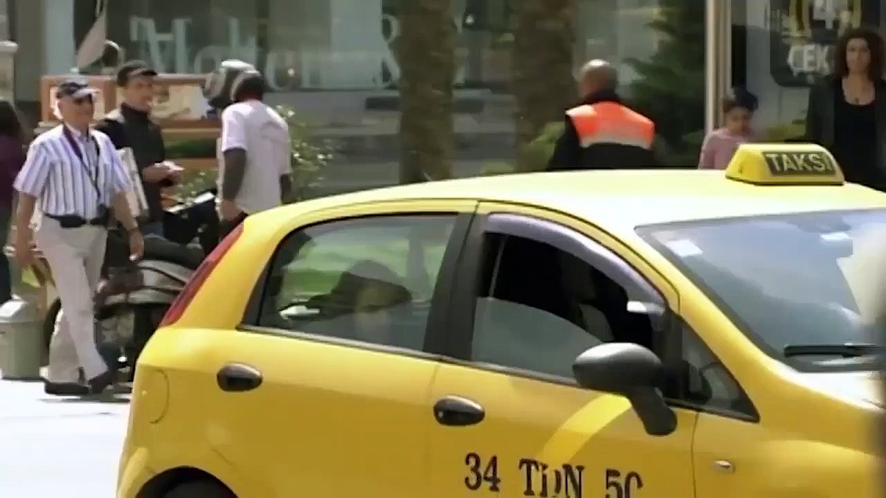 Sen De Gitme 14 Bölüm    Mert ve Elif, Tesadüfen!