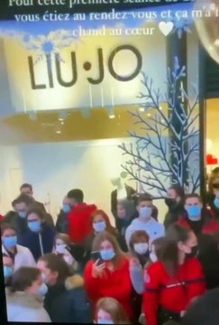 Coronavirus - Colère et indignation après une manifestation réunissant des dizaines de personnes pour Miss France dans un centre commercial de Farébersviller sans aucune distanciation