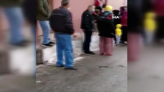 İzmir Büyükşehir Belediyesi’nden erzak dağıtımında oluşan izdiham görüntülerine dair açıklama