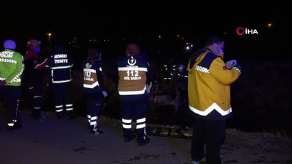 Sulama kanalına düşmüş araç ekipleri alarma geçirdi