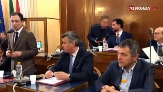 Foggia: spara dal balcone, si dimette il presidente del consiglio comunale