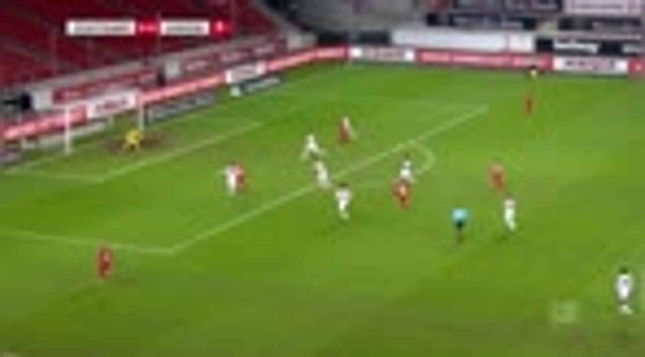Leipzig keep pressure on Bayern with win over Stuttgart