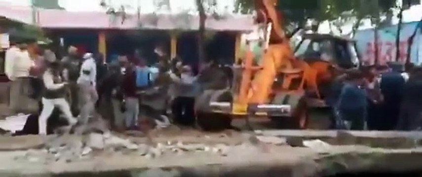 गाजियाबाद श्मशान घाट हादसा: 25 लोगों की मौत के बाद ईओ, जेई, सुपरवाइजर और ठेकेदार पर केस दर्ज