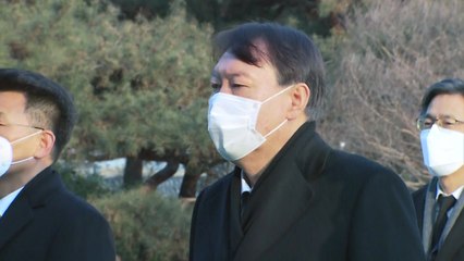 윤석열, 서울현충원 참배..."바른 검찰 만들겠다" / YTN