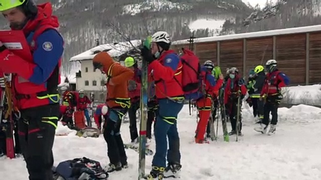 Südtirol: ehepaar beim skifahren unter lawine begraben