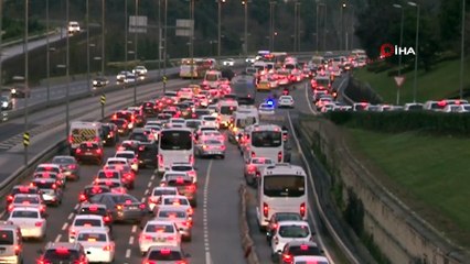 80 saatlik kısıtlamanın sonlanmasıyla E-5'te trafik yoğunluğu