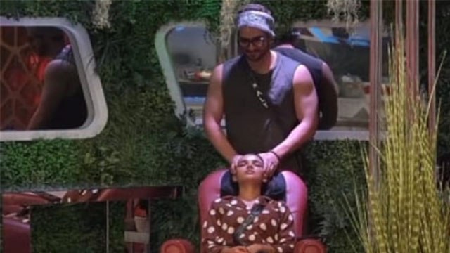 Bigg Boss 14; Jasmin हुई बीमार तो Aly ने ऐसे दबाया सिर; इतनी केयर करते हैं Aly | FilmiBeat