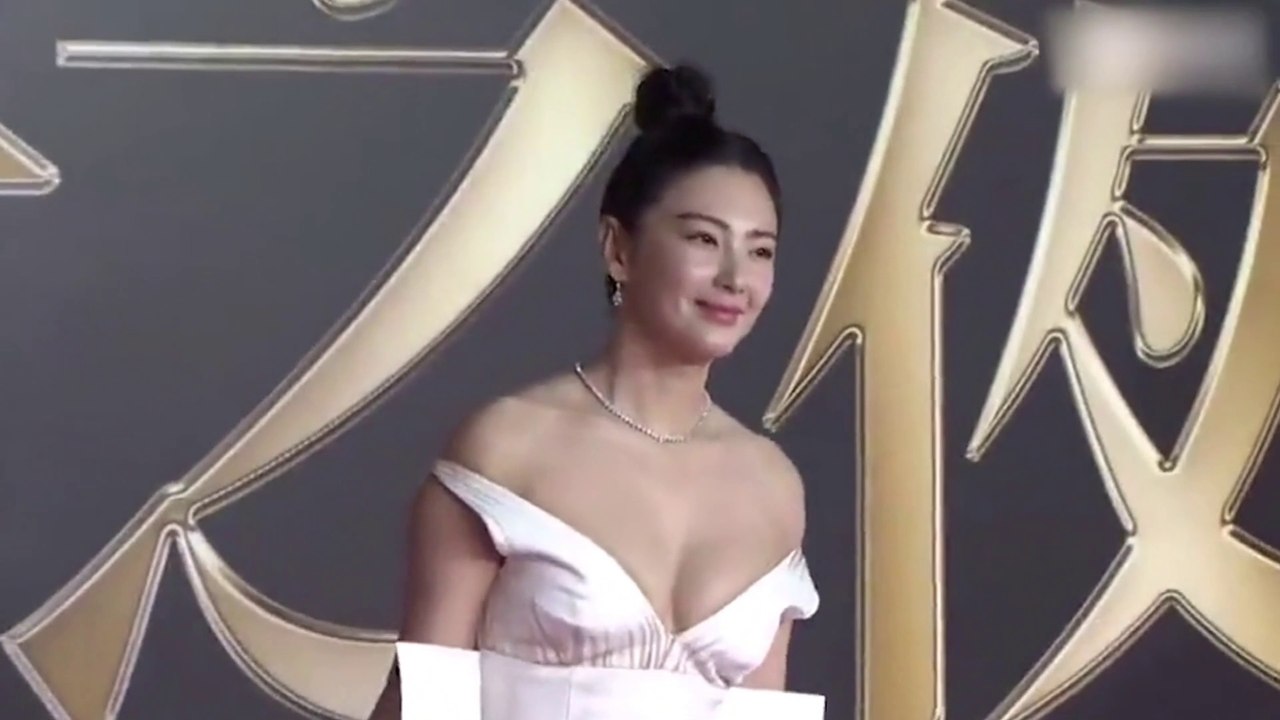 張雨綺 迪麗熱巴 楊冪 走紅毯爭相鬥艷！Zhang Yuqi, Di Lieba, and Yang Mi are competing on the red carpet!