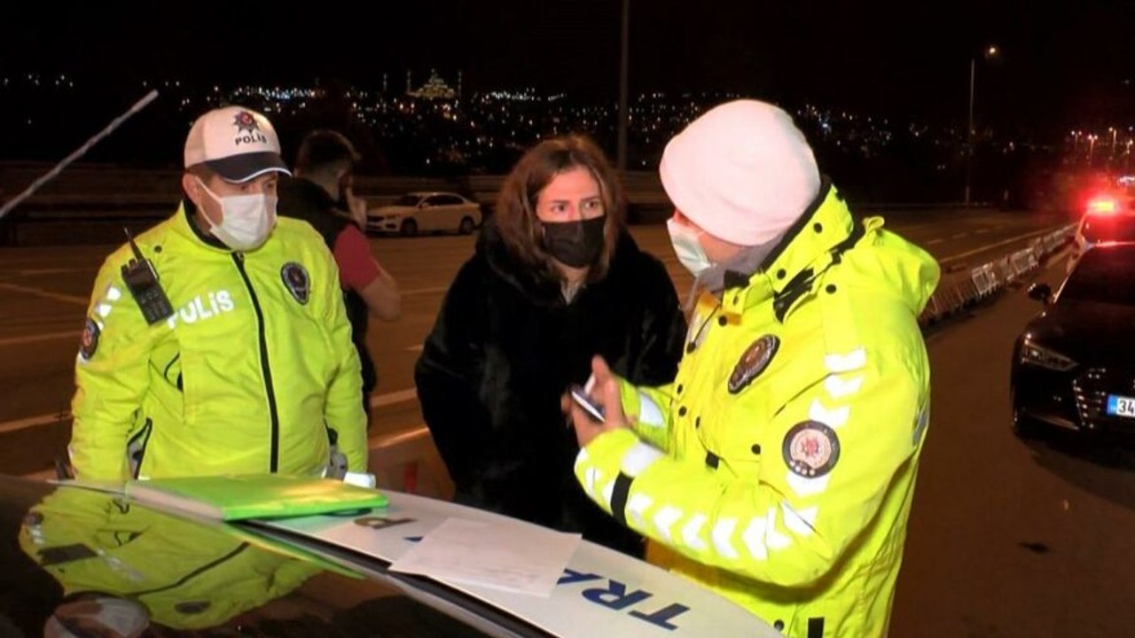 Kimlik soran polise banka kartı gösterdi