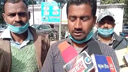 डीएम शैलेंद्र कुमार सिंह को ज्ञापन सौंपा