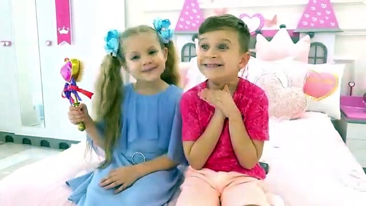 Diana y Roma juegan con Papá
