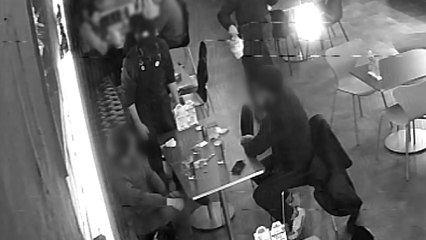 [단독] 음식점에서 침 뱉고 난동부린 50대...경찰, 조사 없이 종결 / YTN