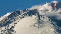 Etna Yanardağı yeniden harekete geçti