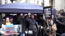 Activistas celebran que la Justicia rechace la extradición de Assange