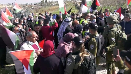 - İsrail güçleri, zeytin fidanı ekmek isteyen Filistinlileri engelledi